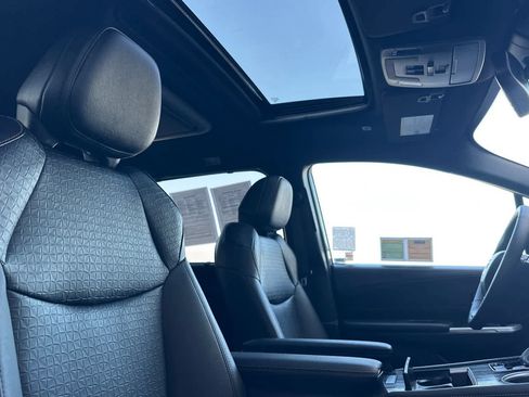 Used 2025 Toyota Sienna XLE Woodland Edition image 19