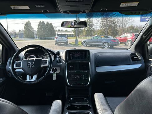 Used 2016 Dodge Grand Caravan R/T image 19