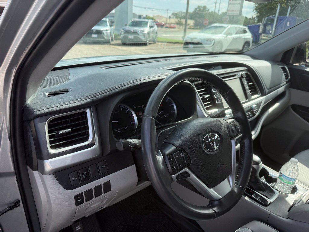 Certified 2019 Toyota Highlander Plus AWD/4WD image 13