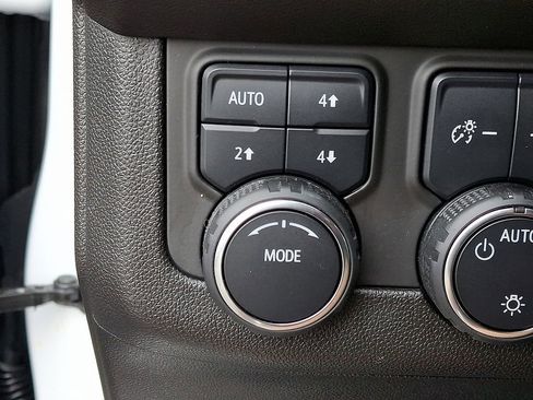 Used 2024 Chevrolet Tahoe Z71 w/ Luxury Package image 27