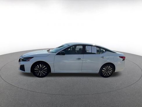 Used 2025 Nissan Altima 2.5 SV FWD image 8