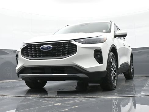 Used 2023 Ford Escape SE image 39