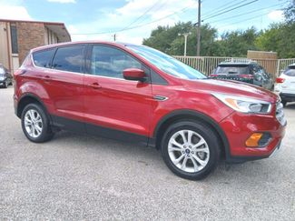Used 2019 Ford Escape SE image 1