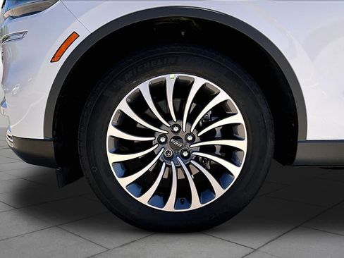 Used 2024 Lincoln Aviator Reserve w/ Elements Package Plus RWD image 11