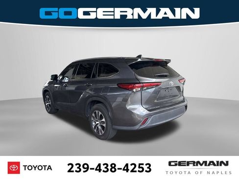 Used 2020 Toyota Highlander XLE FWD image 5