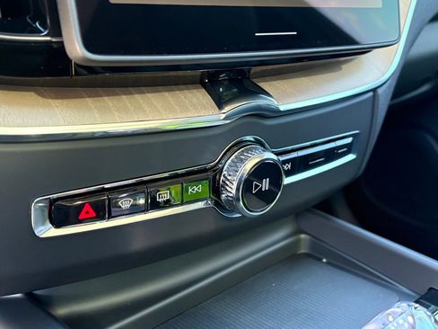 New 2026 Volvo XC60 B5 Ultra w/ Protection Package Premier image 16