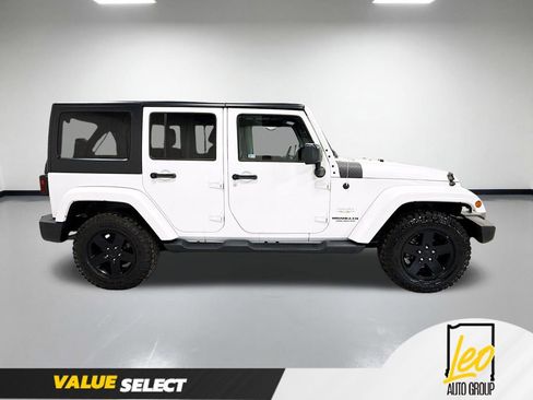 Used 2015 Jeep Wrangler Unlimited Sahara AWD/4WD image 6