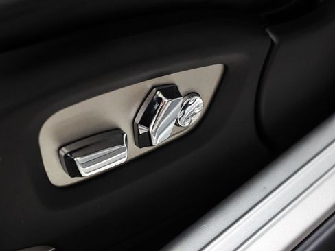 Used 2019 Rolls-Royce Wraith RWD image 36