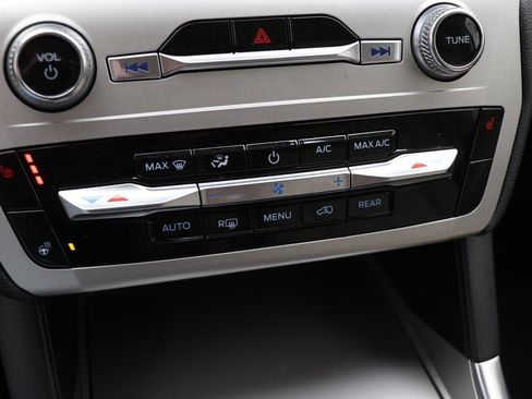 Used 2022 Ford Explorer XLT w/ Equipment Group 202A image 23