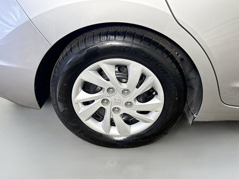 Used 2020 Hyundai Elantra SE w/ Cargo Package (C1) image 32