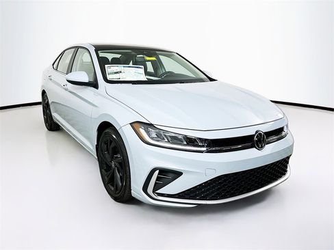 New 2025 Volkswagen Jetta SE image 1