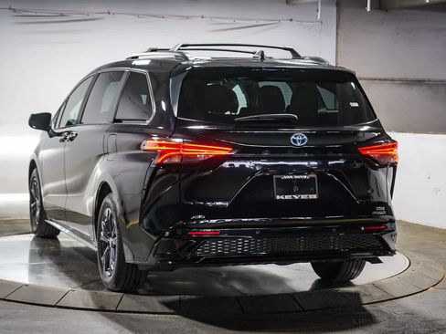 Used 2024 Toyota Sienna XSE w/ XSE Plus Package image 10