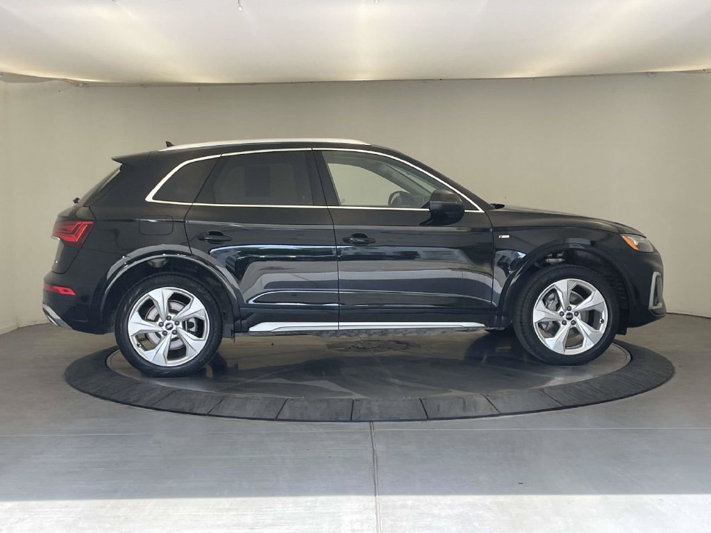 Certified 2025 Audi Q5 2.0T Premium Plus w/ Premium Plus Package AWD/4WD image 8