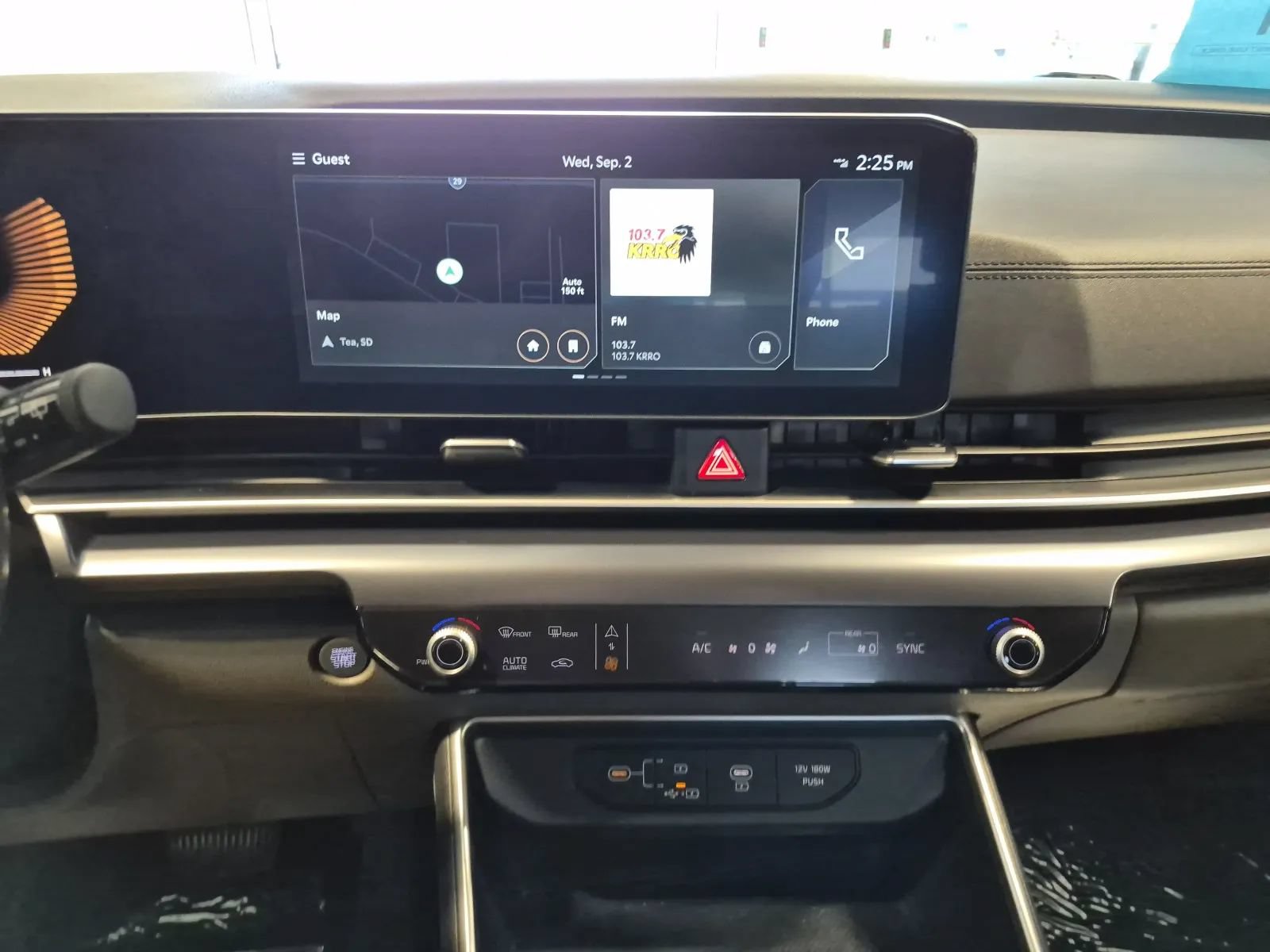 Used 2025 Kia Carnival FWD image 30