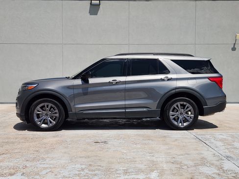 Used 2023 Ford Explorer XLT w/ Equipment Group 202A AWD/4WD image 5