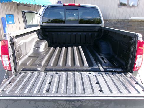 Used 2017 Nissan Frontier SV AWD/4WD image 11