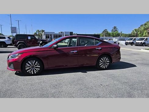 Used 2025 Nissan Altima 2.5 SV FWD image 27