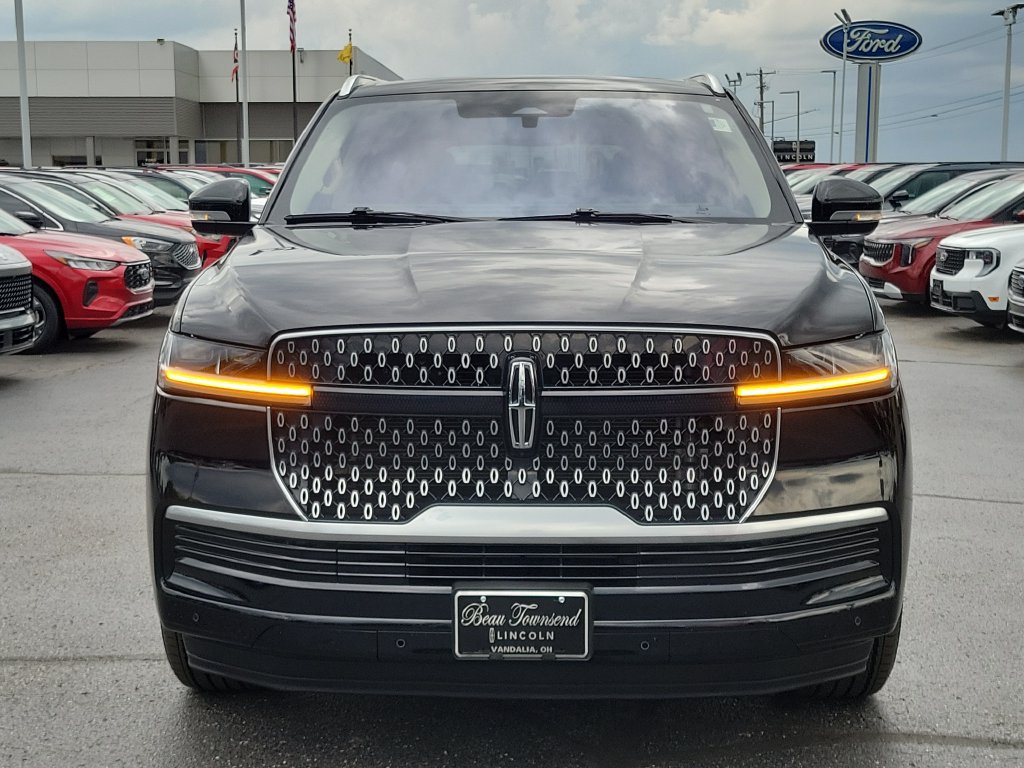 Certified 2025 Lincoln Navigator L Reserve AWD/4WD image 2