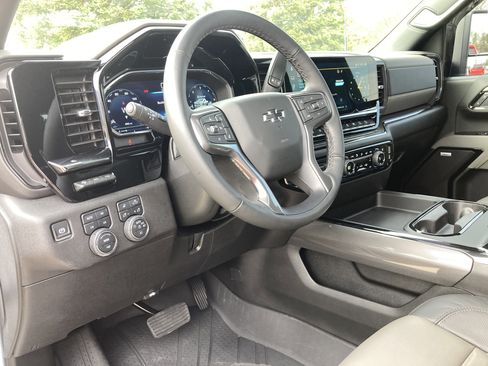 Used 2025 Chevrolet Silverado 2500 ZR2 w/ Technology Package image 19