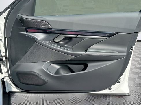 Used 2025 BMW i5 eDrive40i w/ Premium Package image 35