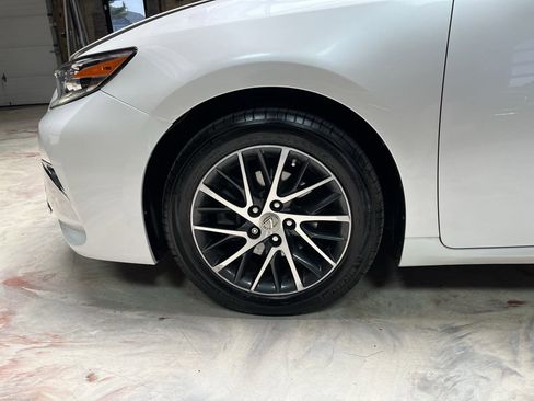 Used 2018 Lexus ES 350 w/ Luxury Package w/Wood Trim FWD image 31