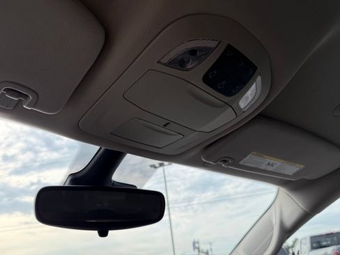 Used 2023 Chrysler Pacifica Touring-L FWD image 23