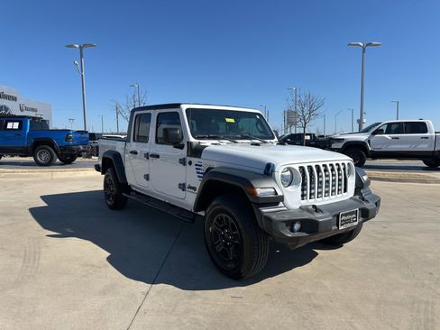 Used 2020 Jeep Gladiator Sport image 7