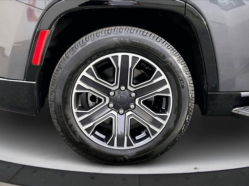 Used 2022 Jeep Wagoneer Series III image 36