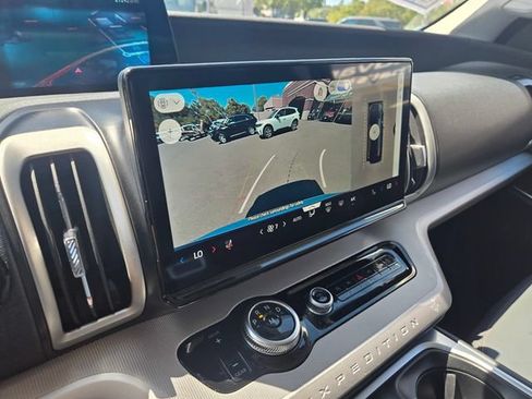 Certified 2025 Ford Expedition Active AWD/4WD image 30
