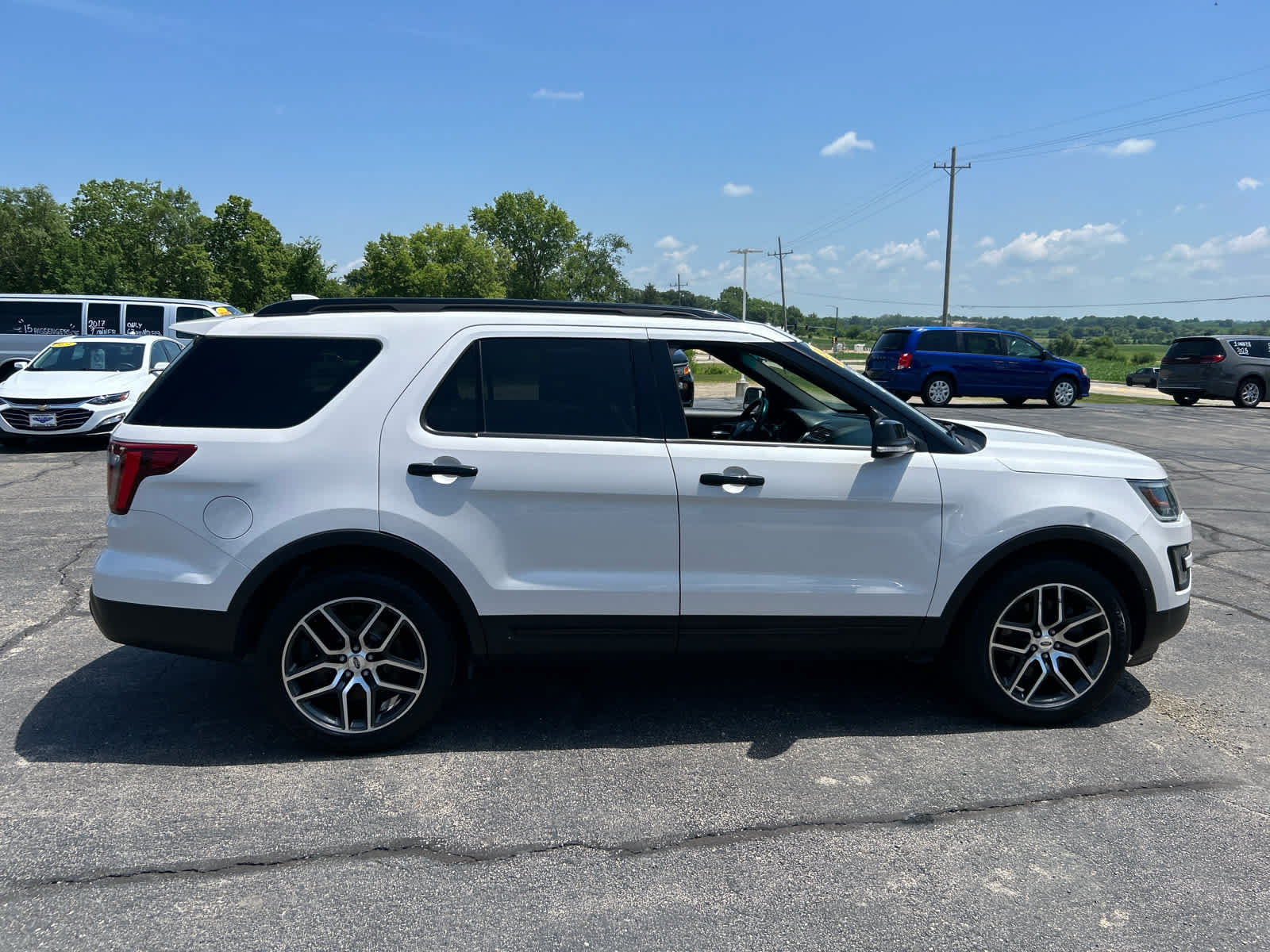 Used 2016 Ford Explorer Sport w/ Equipment Group 401A AWD/4WD image 4