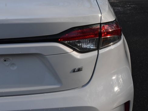 Used 2022 Toyota Corolla LE image 17