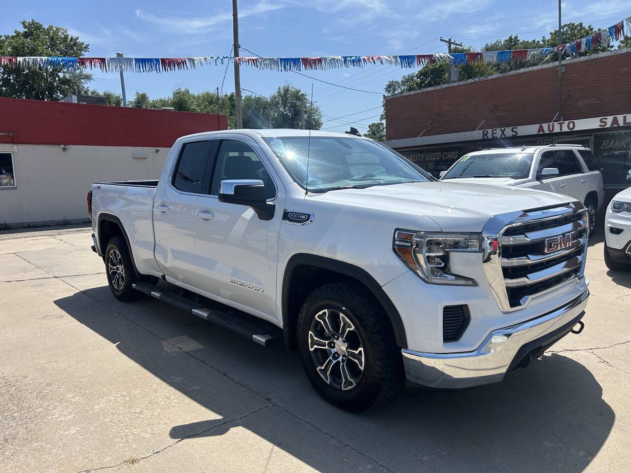 Used 2020 GMC Sierra 1500 SLE w/ SLE Value Package AWD/4WD image 4