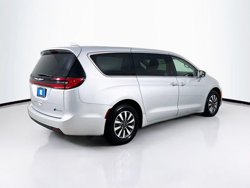 Used 2022 Chrysler Pacifica Touring-L FWD image 7