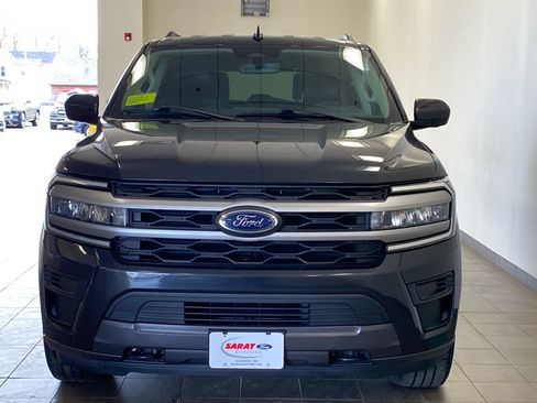 Used 2023 Ford Expedition Max XLT image 3