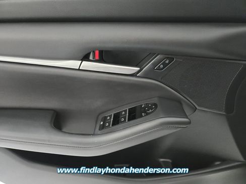 Used 2020 MAZDA MAZDA3 Hatchback image 23