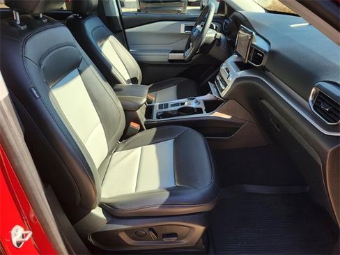 Used 2023 Ford Explorer XLT w/ Equipment Group 202A image 9