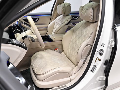 Used 2023 Mercedes-Benz S 580 4MATIC Sedan w/ AMG Line image 6