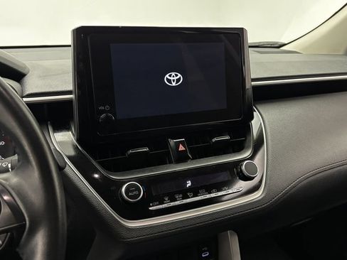 Used 2025 Toyota Corolla Cross LE FWD image 23