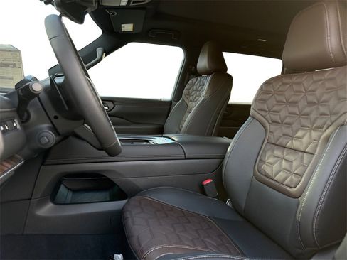 New 2026 Nissan Armada Platinum Reserve image 9