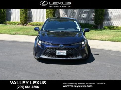 Used 2022 Toyota Corolla LE FWD image 2