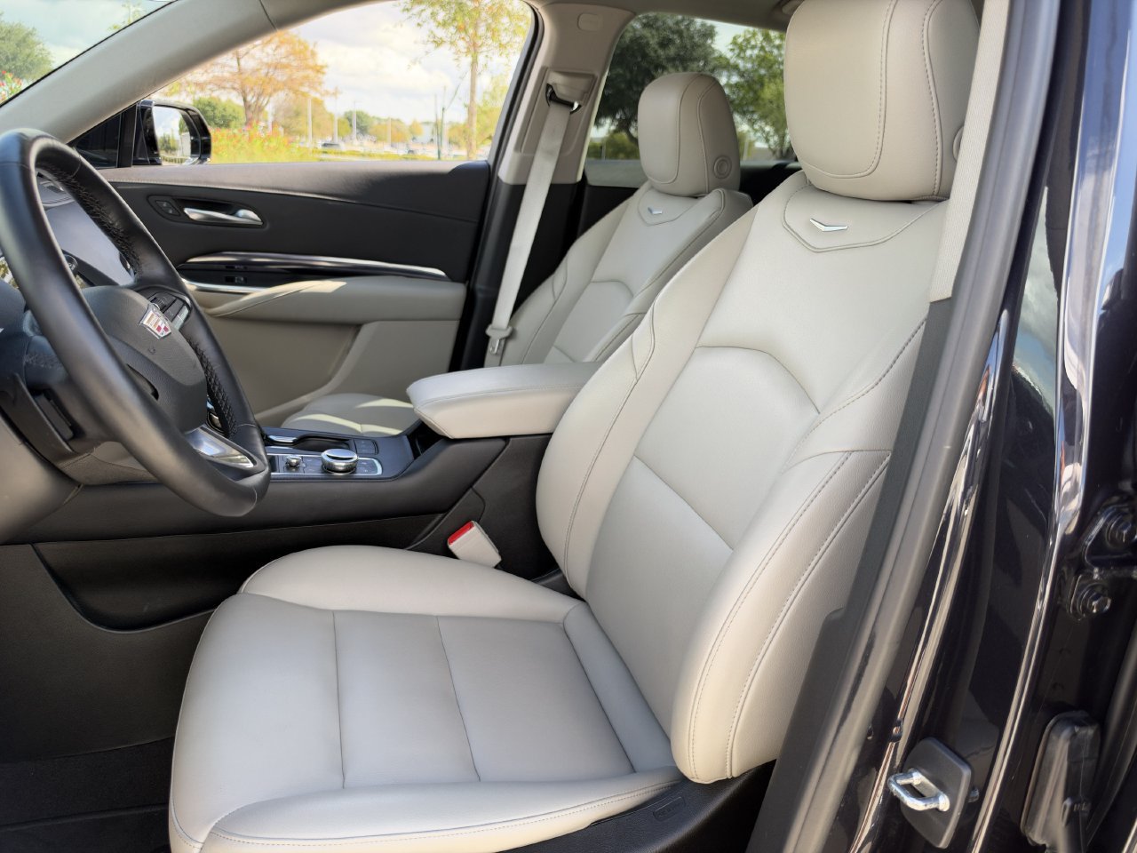 Certified 2023 Cadillac XT4 Luxury w/ Cold Weather Package FWD image 26