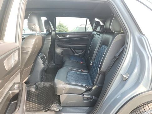 Used 2024 Volkswagen Atlas Cross Sport SEL Premium R-Line AWD/4WD image 15