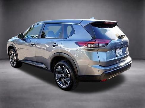 Used 2024 Nissan Rogue SV AWD/4WD image 6