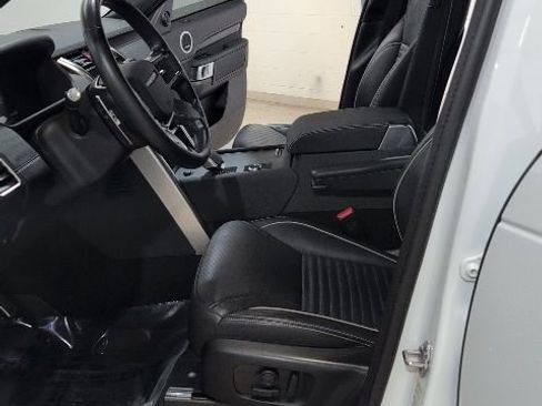 Used 2022 Land Rover Discovery S R-Dynamic image 9