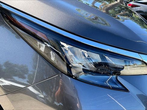 Used 2024 Toyota Sienna XLE FWD image 28