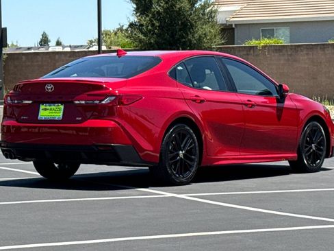 Used 2025 Toyota Camry SE FWD image 11