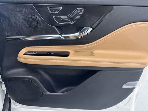 Used 2023 Lincoln Corsair Reserve image 25