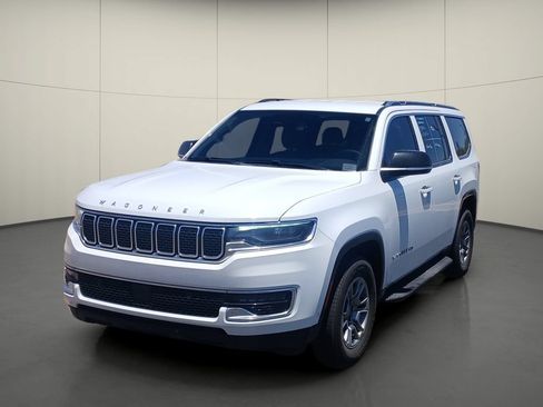 Used 2023 Jeep Wagoneer 2WD image 3