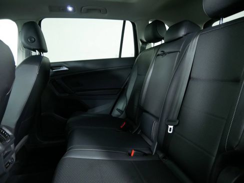 Used 2019 Volkswagen Tiguan SEL AWD/4WD image 16