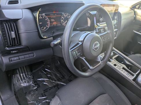 Used 2022 Nissan Pathfinder S image 10